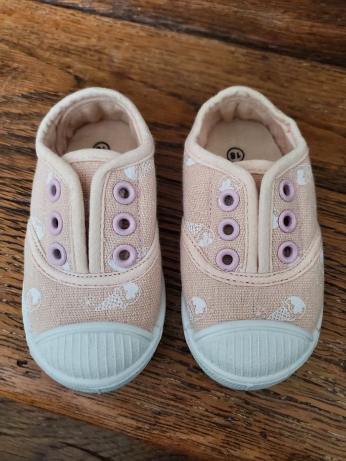 Chaussures en toile T.18 - photo numéro 3