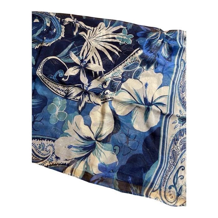 Foulard bleu fleuri