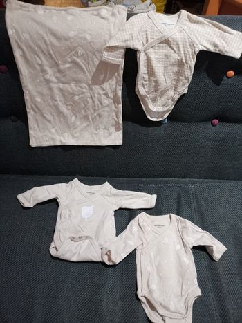 Lot bodies naissance Vertbaudet