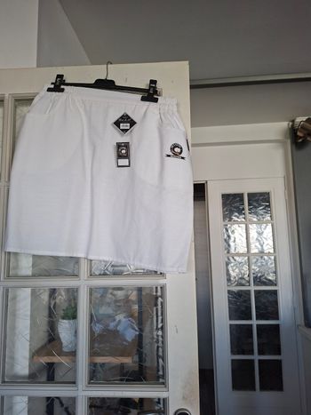 Vend jupe mi saison blanche taille 2