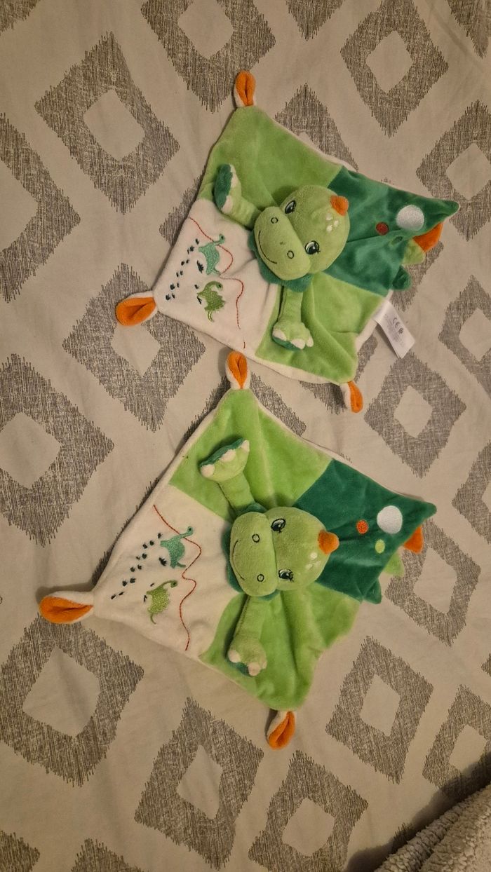 Doudou dinosaure kiabi neuf