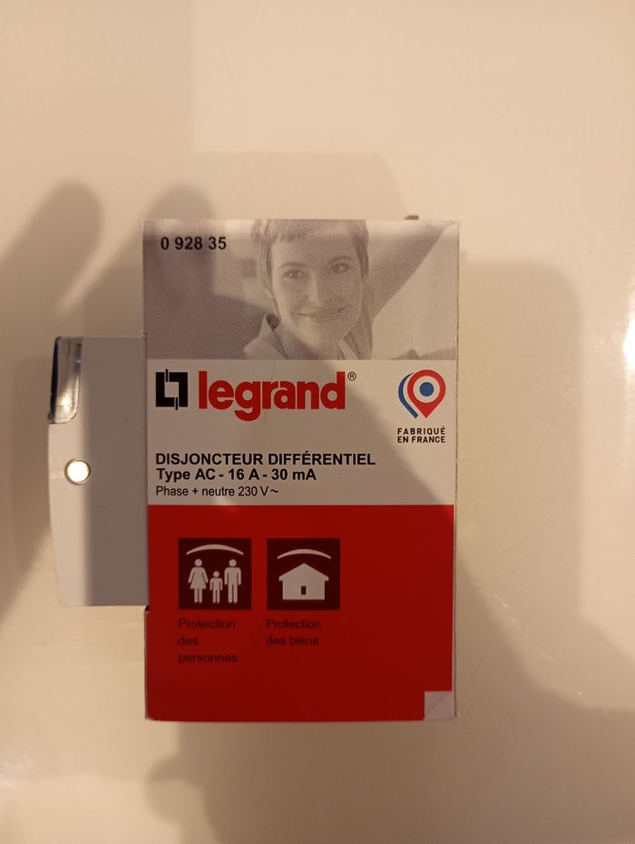 Disjoncteur différentiel Legrand 16A 30mA Type AC – Réf. 092835 – Neuf - photo numéro 2