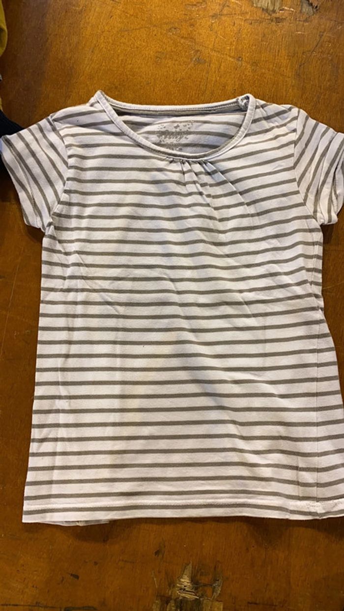 Lot 8 hauts - 8 ans - photo numéro 4