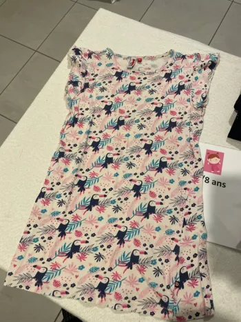 Chemise de nuit, huit ans