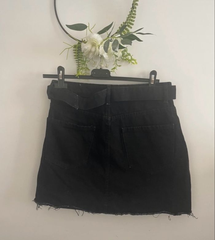 🌸mini Jupe noir en jeans avec ceinture  taille 38 bershka 🌸 - photo numéro 2