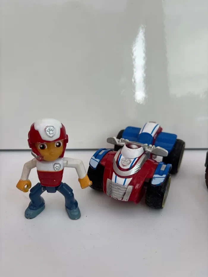 Pat patrouille avec son quad