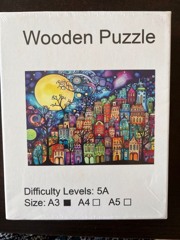 Puzzle bois grand A3 avec pièces en forme animaux ou objets ou asymétriques difficile d.une ville style peinture