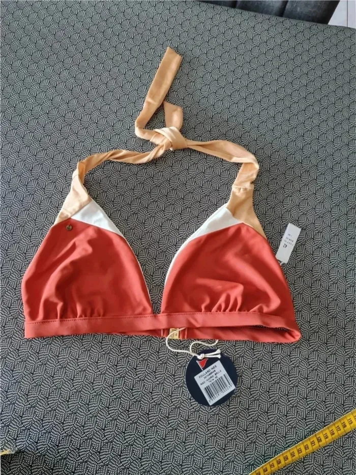 Haut de maillot de bain drapeau rouge