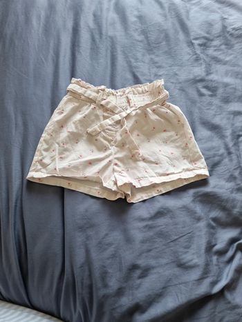 Short bébé fille 24 mois kiabi crème fleurs roses très bon état