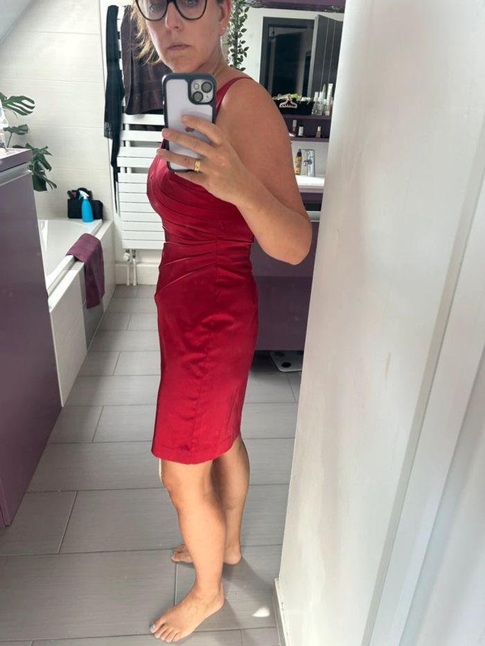 Robe rouge satinée - photo numéro 3