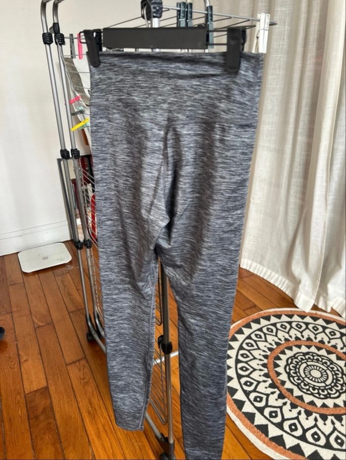 Legging sport Nike gris chine taille XS - photo numéro 2