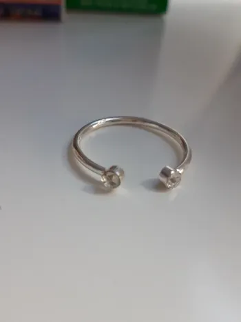 Bague fantaisie ajustable argentée et strass