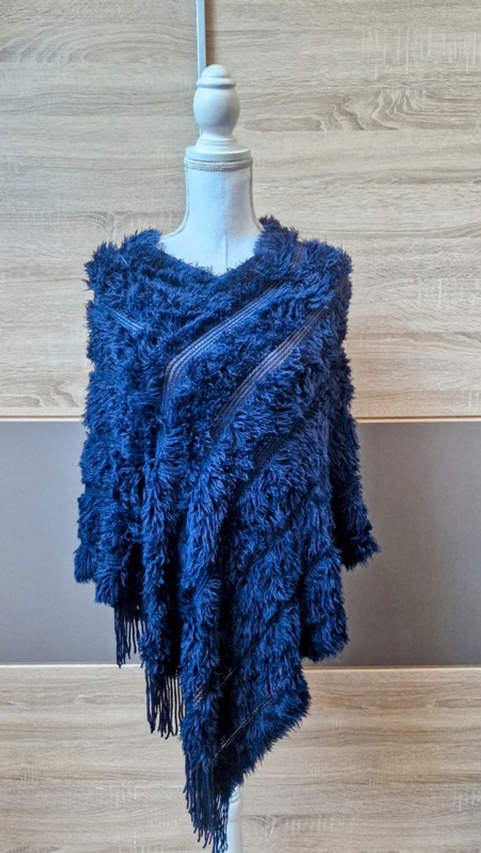 Cape / poncho.