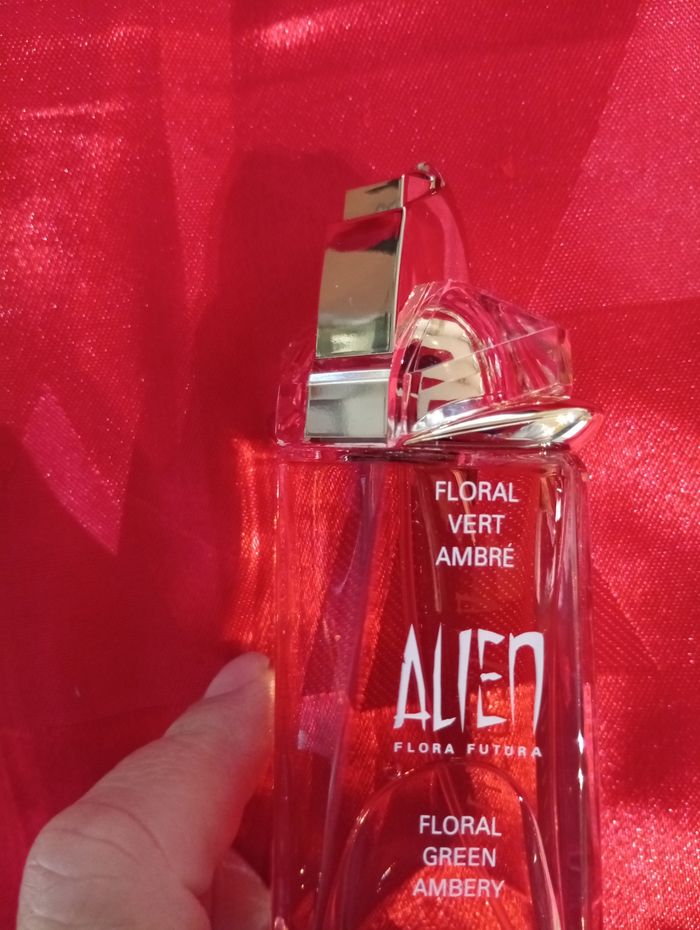 alien flora futura de mugler - photo numéro 3