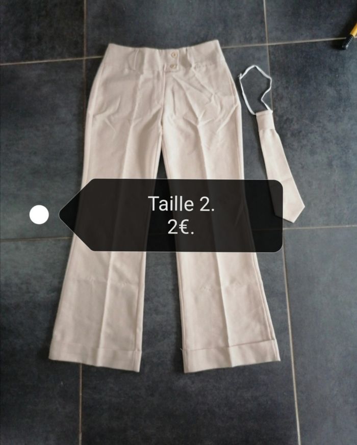 Pantalon tailleur femme.