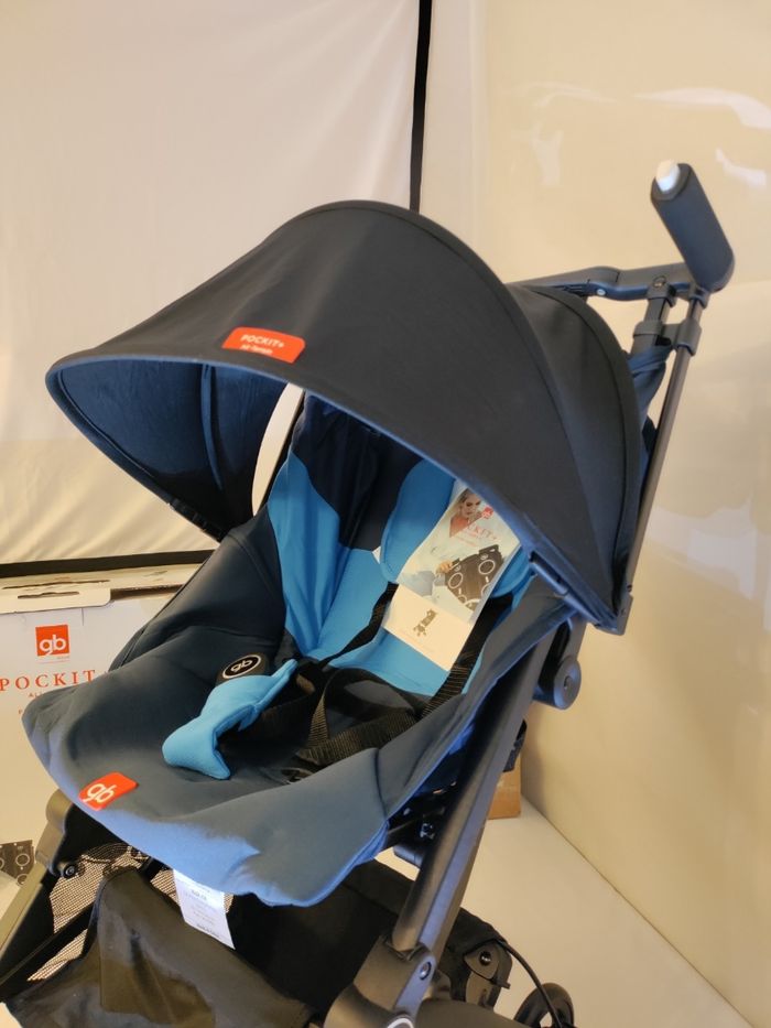 Poussette de voyage ultra-compacte et légère tout-terrain gb Pockit+ bleu nuit