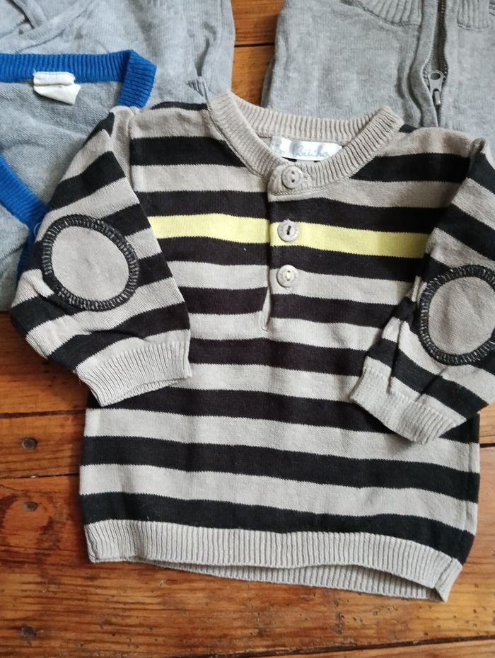 2 gilets, 1 pull, une brassière - photo numéro 2