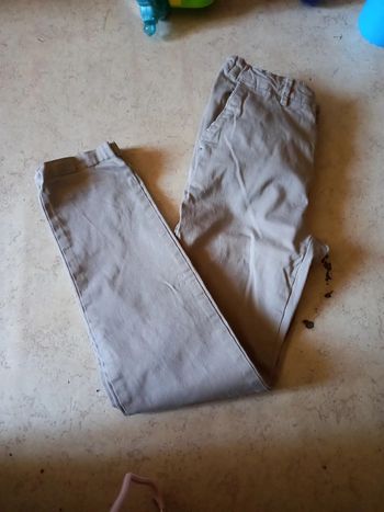Pantalon 9 10 ans garçon un genoux légèrement râpé taille réglable
