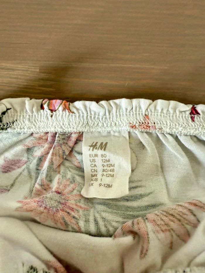 Combinaison Bébé H&M Fille 9-12M (80cm) Motif Tropical Floral Très bon état - photo numéro 3