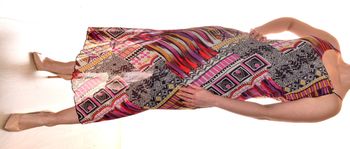 Longue robe doublée multicouleur multimotifs taille S/M col V léger