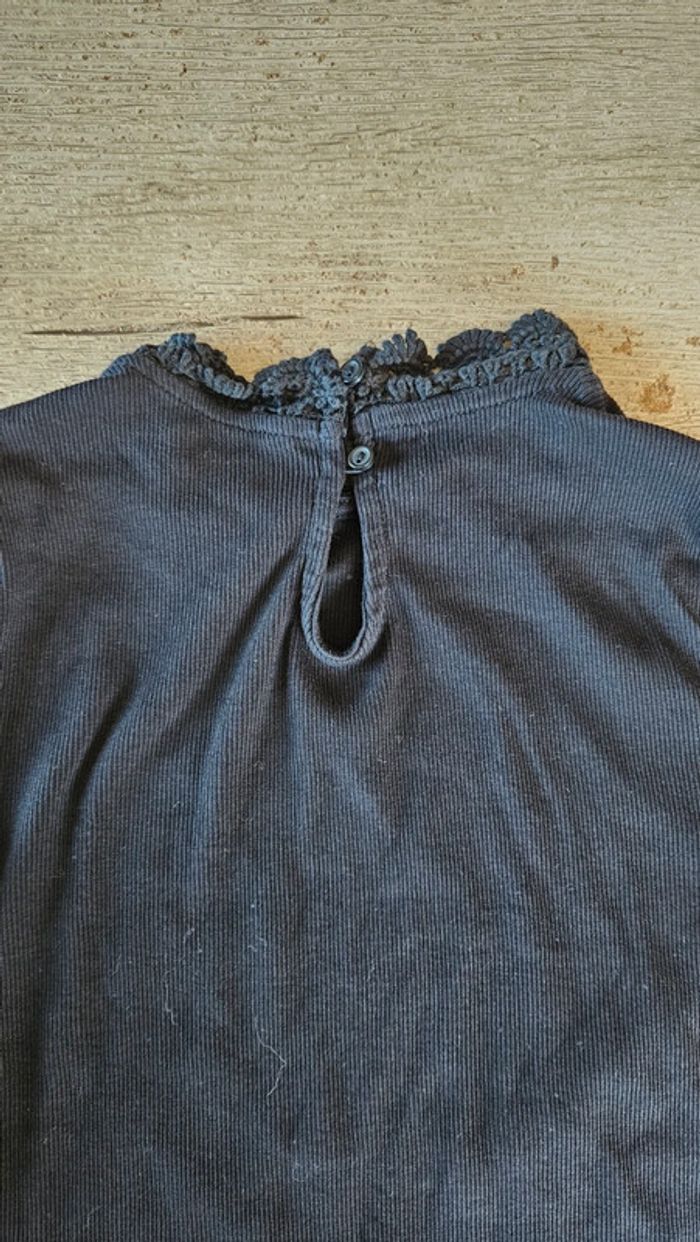 T shirt noir cotelé à manches courtes, bord en broderie, Camaïeu, taille XS - photo numéro 7