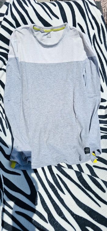 Tee shirt Décathlon taille 14/15 ans