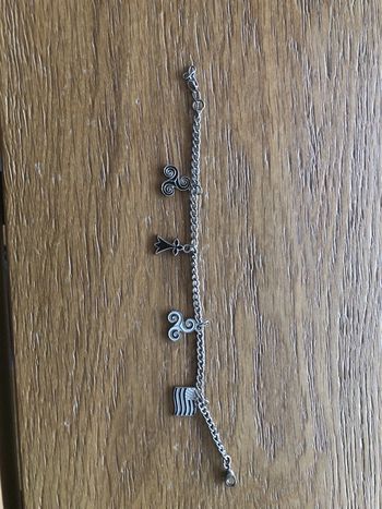 Bracelet fantaisie avec breloques