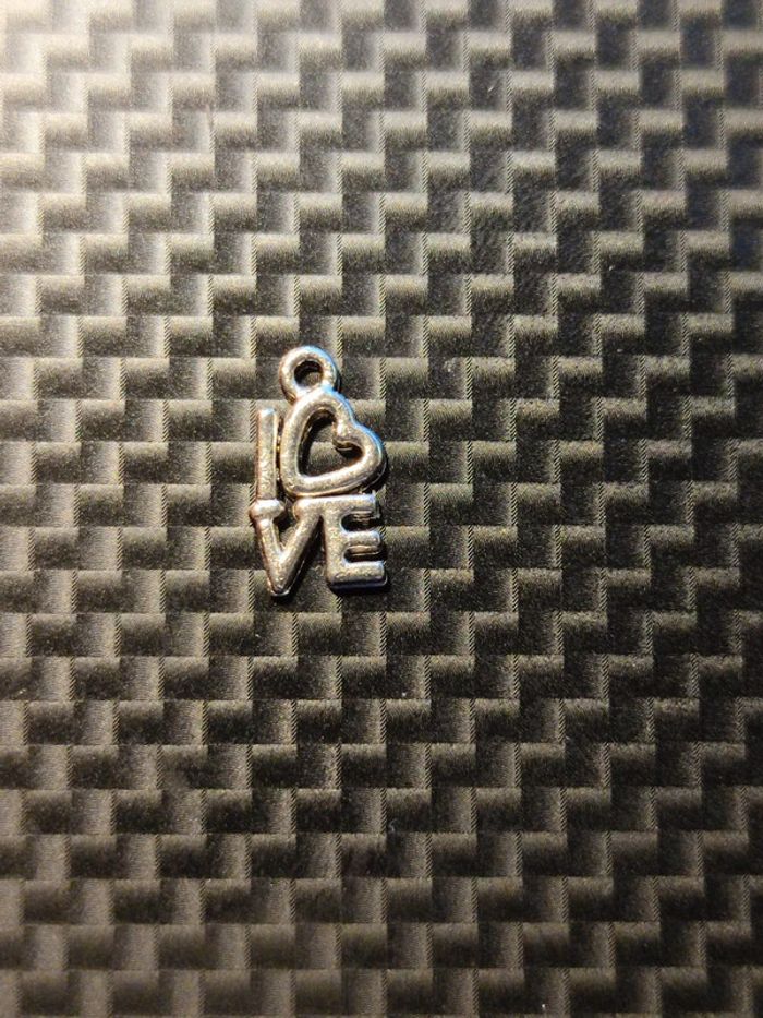 Pendentif fantaisie métal argenté Love