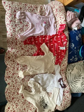 Lot de 4 pyjamas, taille 3 mois