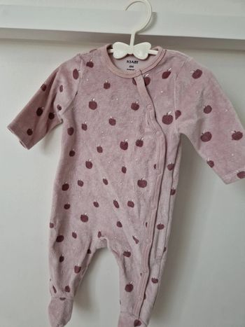 Combinaison grenouillère lilas violet pomme 6mois très bon état Kiabi
