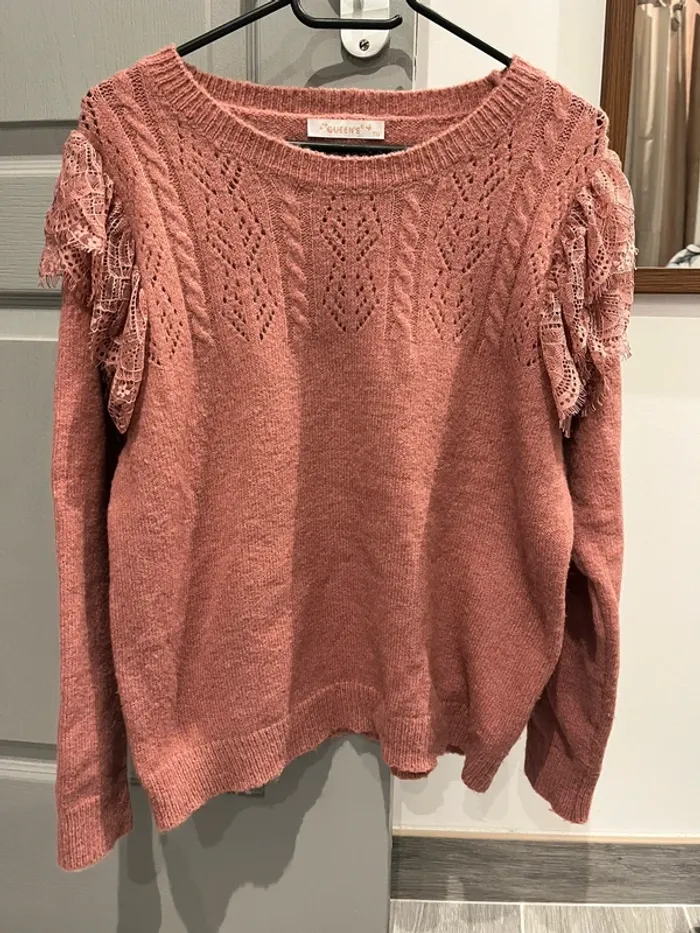 Pull froufrous rose