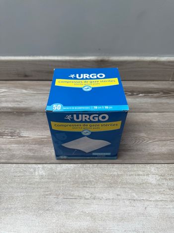 Compresse stérile 10 x 10 cm.