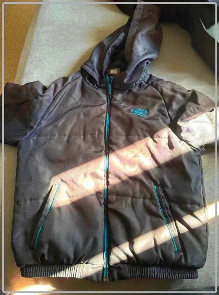 Tres  beau  manteau umbro taille 12-13ans - photo numéro 3