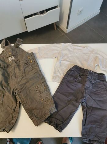 Lot salopette, pantalon et pull