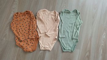 Lot 3 bodies mixtes  12-18 mois