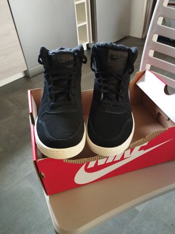 Basket Nike Ebernon taille 40.5 neuves