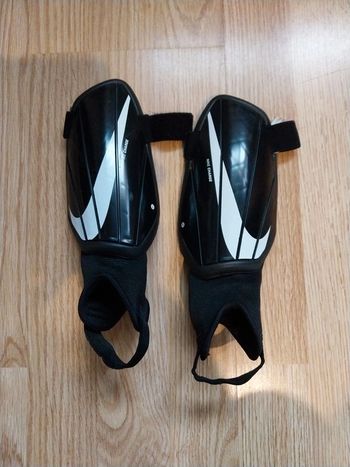 Protèges tibia Nike taille s comme neuf