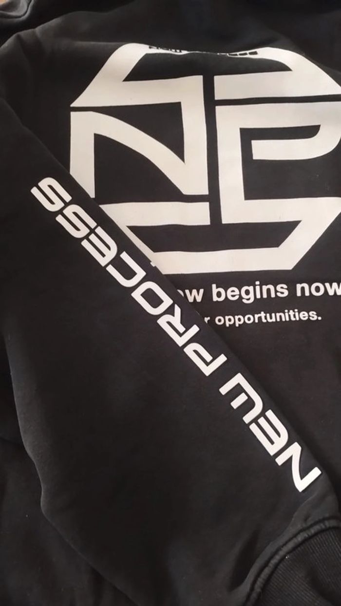 Sweat a capuche taille xs - photo numéro 3