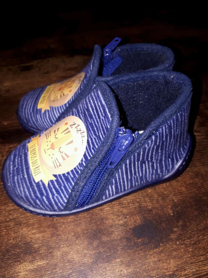 Chaussons 19 comme neuf - photo numéro 3