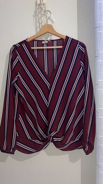 Blouse rayée et nouée