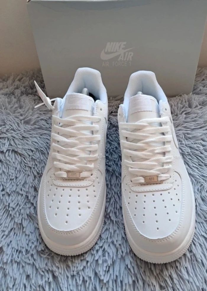 Nike Air force one
38.5 - photo numéro 2