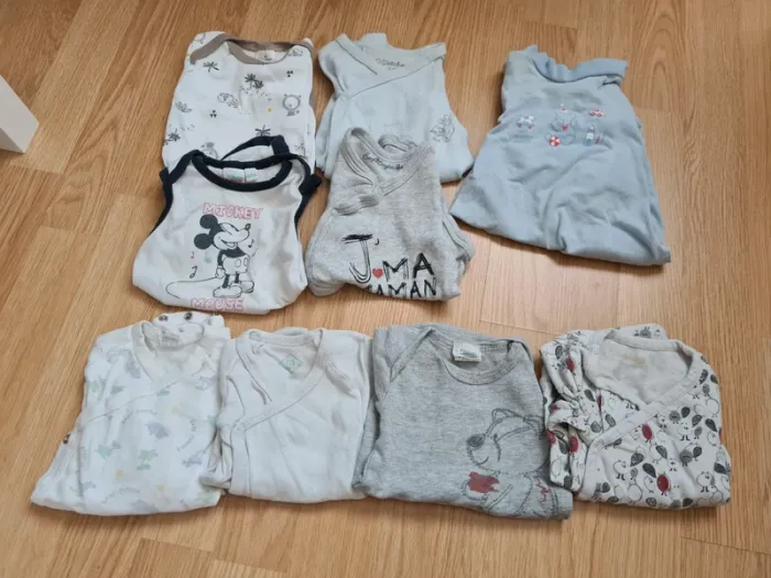 Lot bodies 3 mois