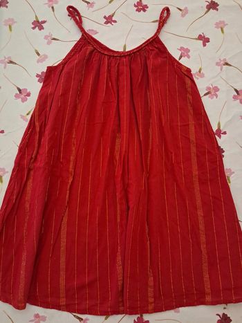 Belle robe 👗 rouge avec fils d'or, bretelles et col tressés - T 10 A