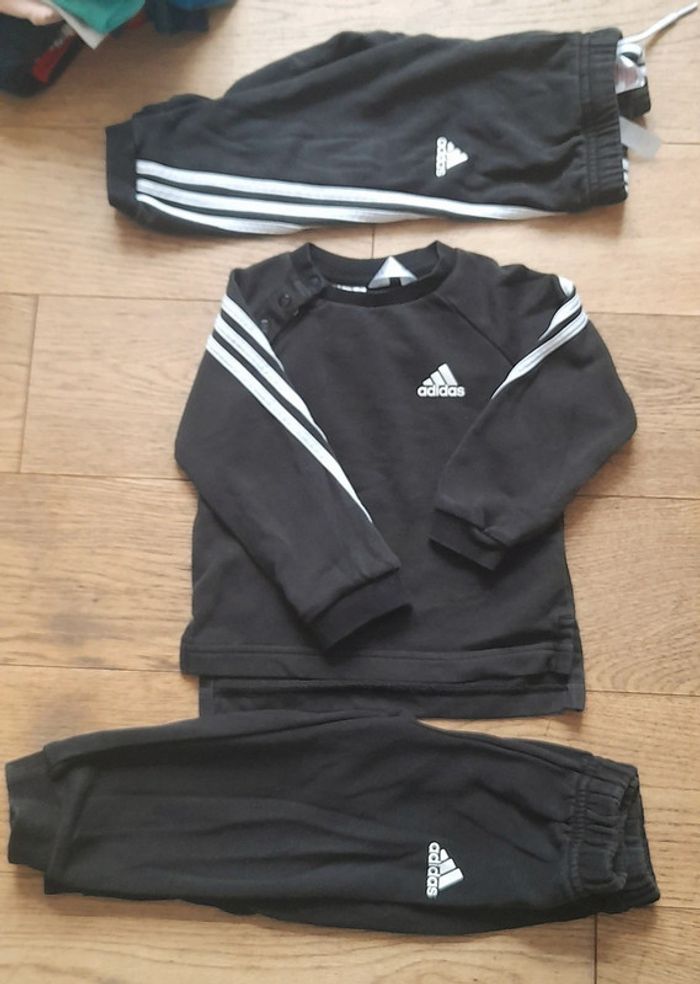 Ensemble noir et blanc adidas survetement sport  9 12 mois