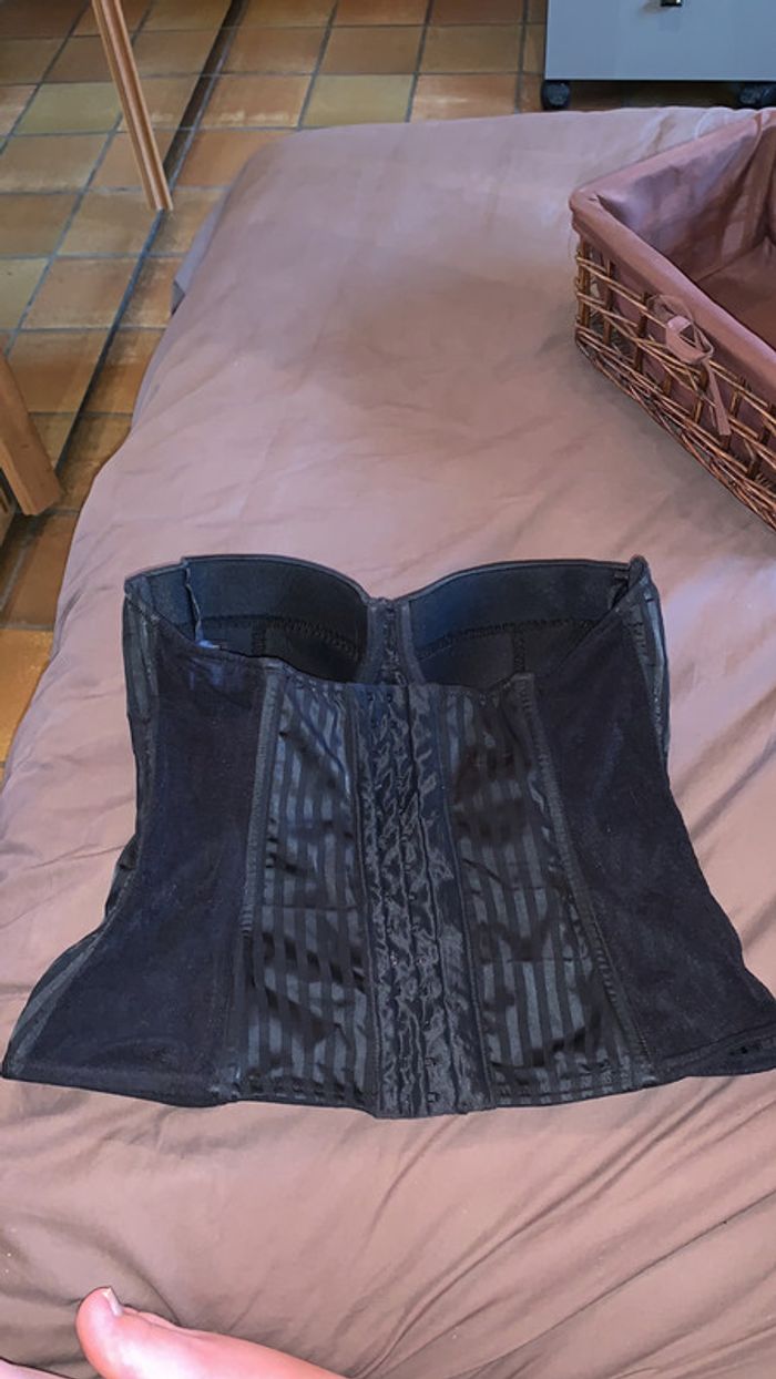 Body H&M taille M noir rayé - photo numéro 2