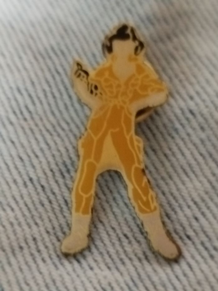 Pin's April O'Neill - Les tortues ninja - photo numéro 4