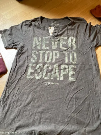 T-shirt col boutons