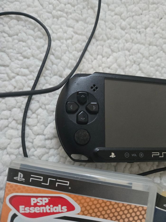 Psp + 3 jeux - photo numéro 3