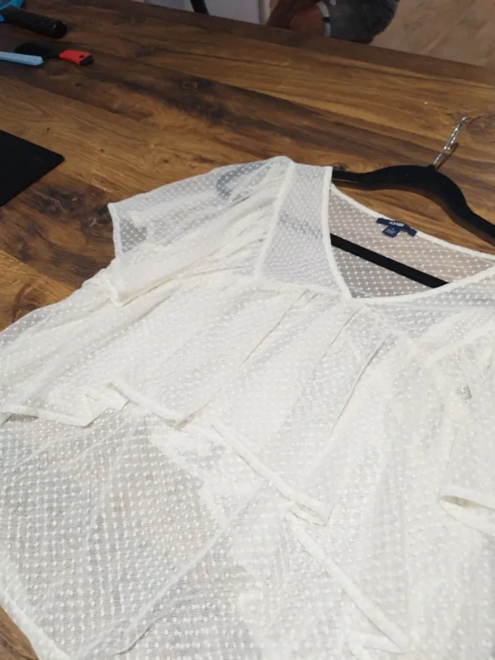 Blouse à volant écru "Kiabi" taille 34/36 - photo numéro 5
