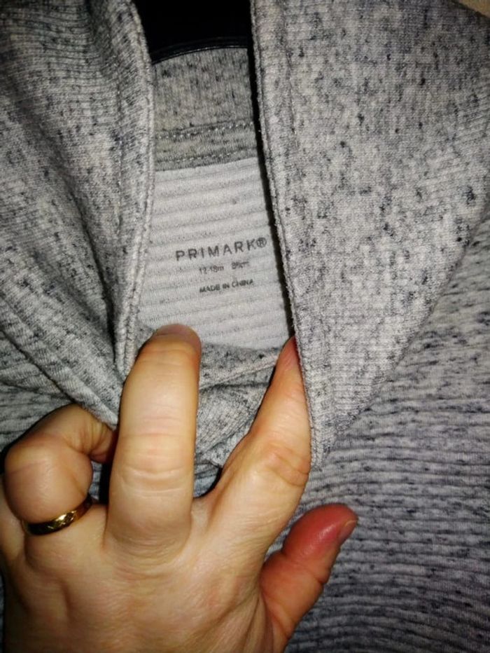 Joli petit sweat gris moucheté Primark taille 12/18 mois - photo numéro 7